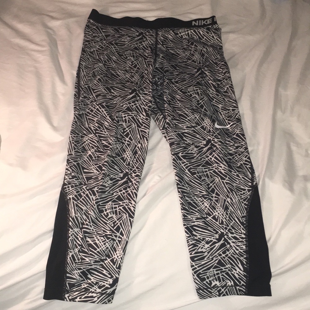 Nike Pro leggings. Super cute design. Size large